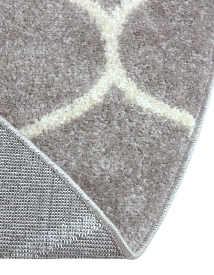 Detail image of 3' x 5' 3 Lattice Frieze Oval Rug