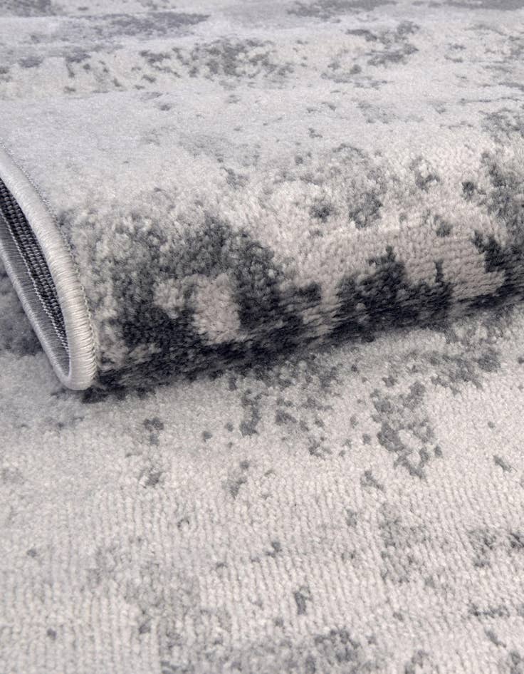 Detail image of 8' x 10' Metropolis Oval Rug