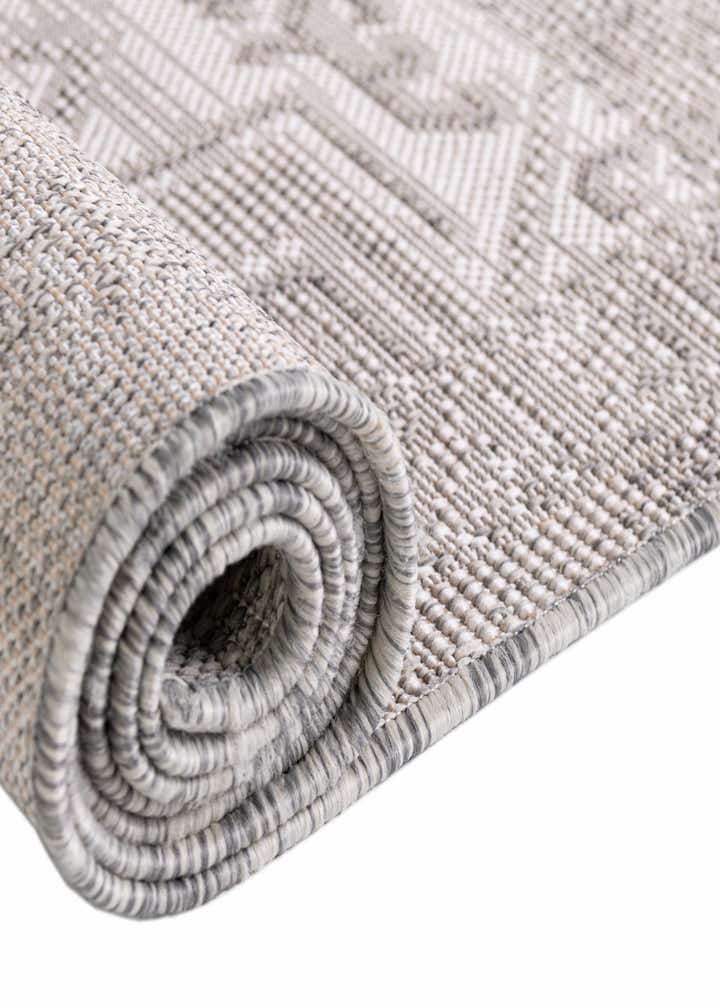 7' 10 x 10' Easy-Clean Aztec Indoor / Outdoor Oval Rug