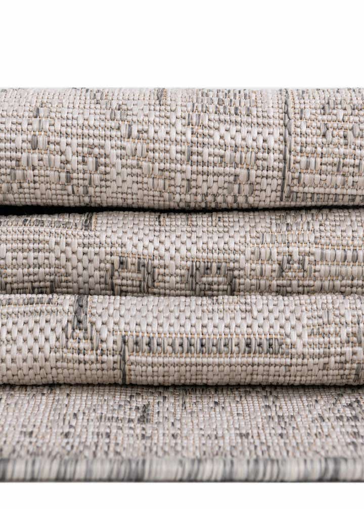 7' 10 x 10' Easy-Clean Aztec Indoor / Outdoor Oval Rug
