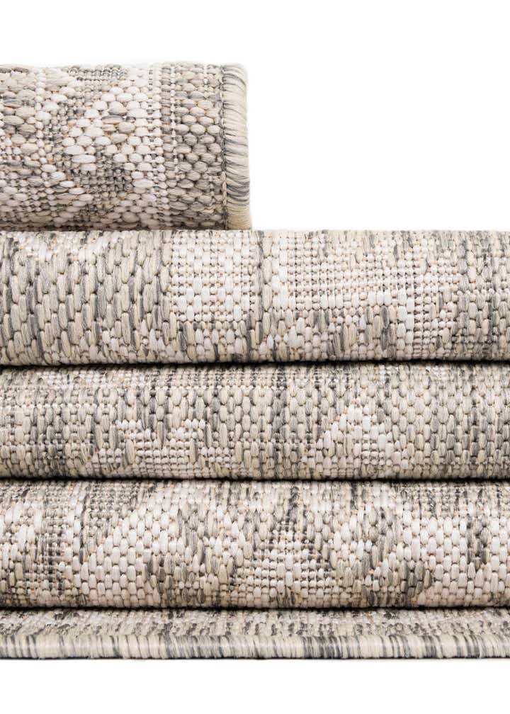 7' 10 x 10' Easy-Clean Aztec Indoor / Outdoor Oval Rug
