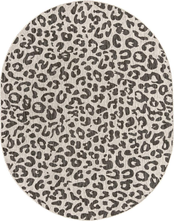 Detail image of 7' 10 x 10' Easy-Clean Safari Indoor / Outdoor Oval Rug