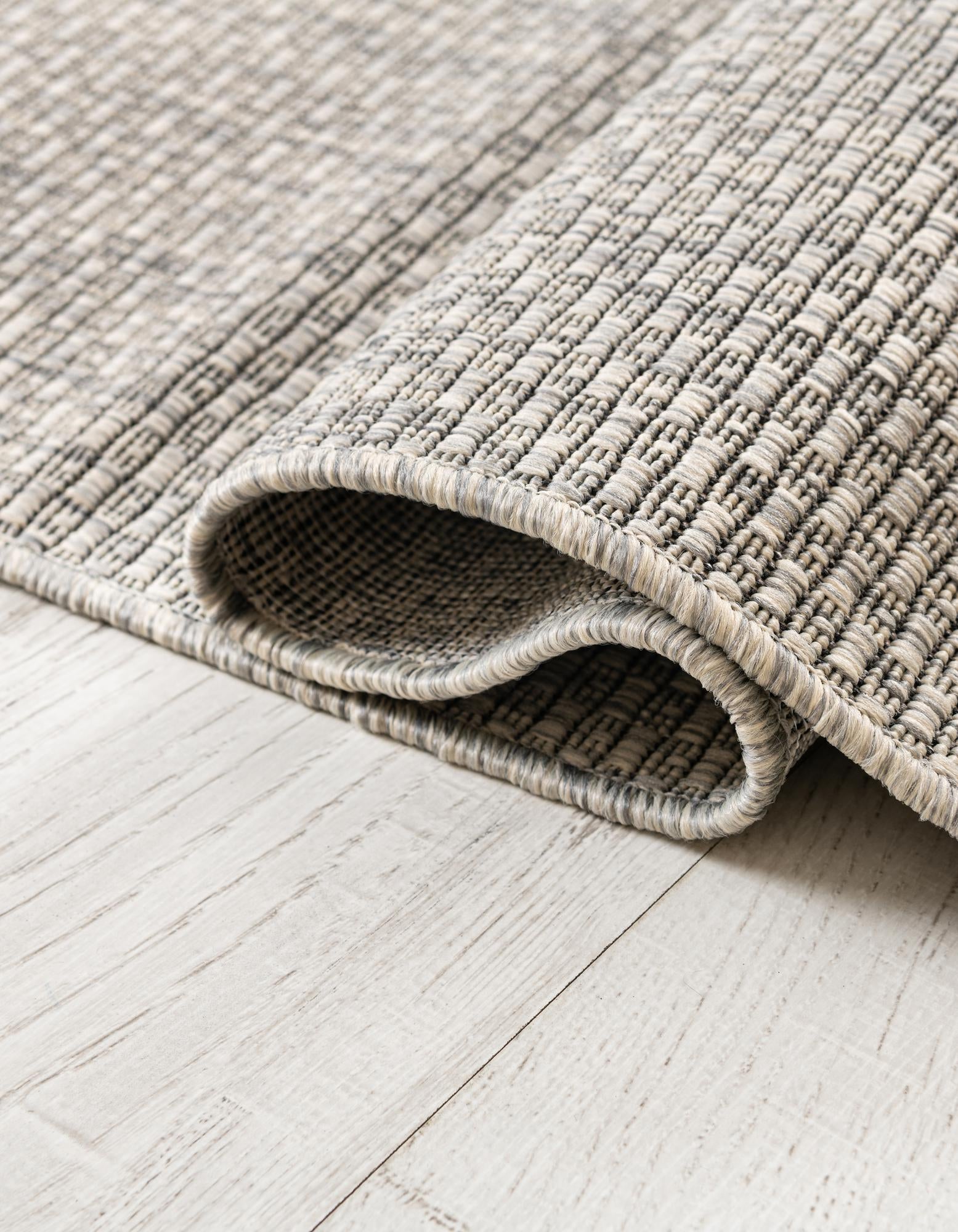 5' 3 x 8' Easy-Clean Solid Indoor / Outdoor Oval Rug
