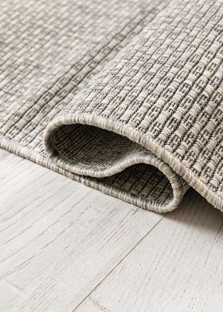 7' 10 x 10' Easy-Clean Solid Indoor / Outdoor Oval Rug