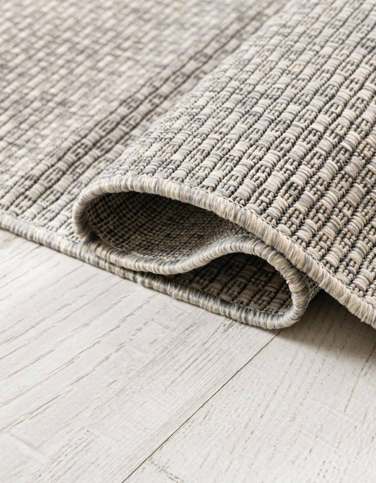Detail image of 3' x 5' 3 Easy-Clean Solid Indoor / Outdoor Oval Rug