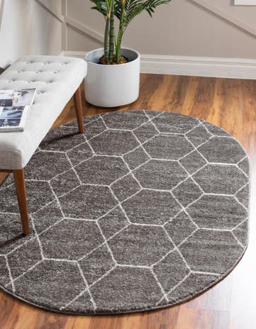 Light Gray Trellis Frieze Oval Rug