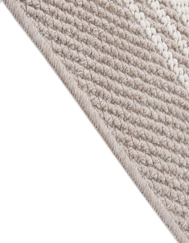 Detail image of 5' 3 x 7' 6  Rug