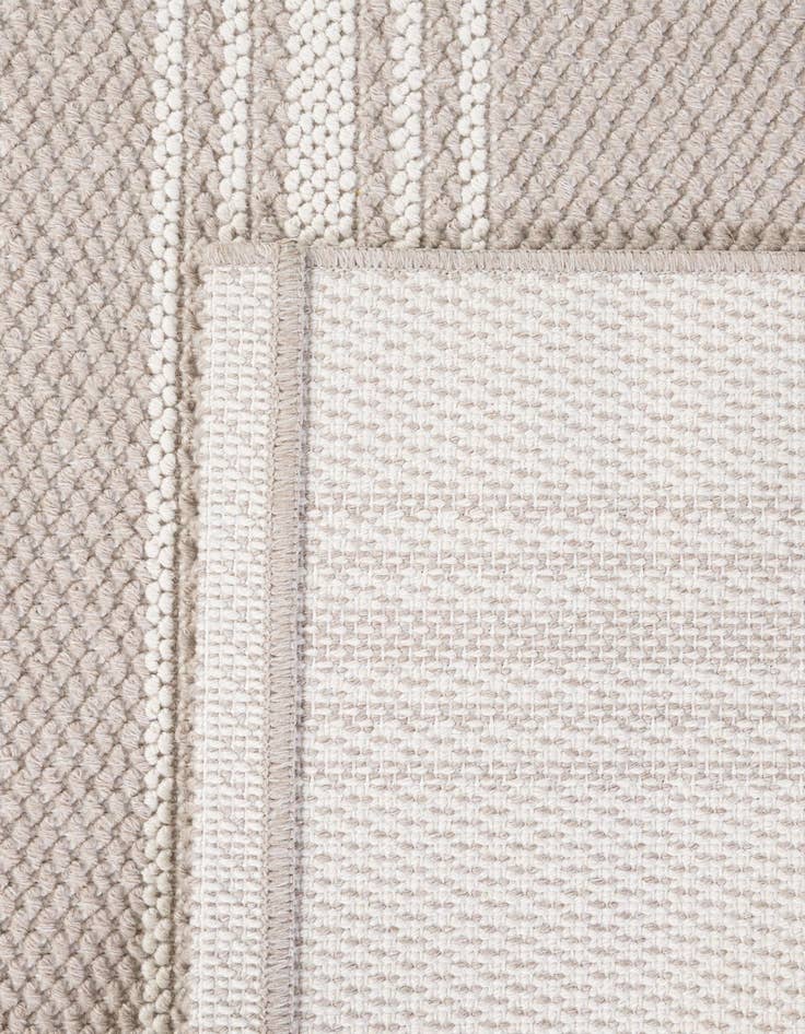 Detail image of 5' 3 x 7' 6  Rug