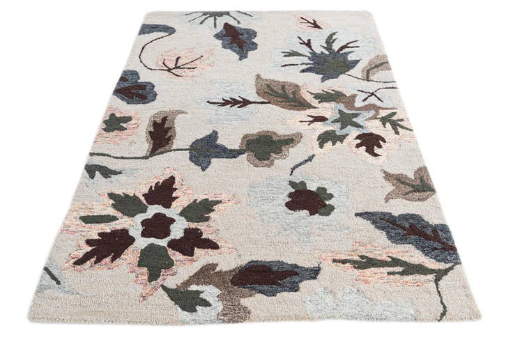 Detail image of 4' 1 x 6' Agra Rug