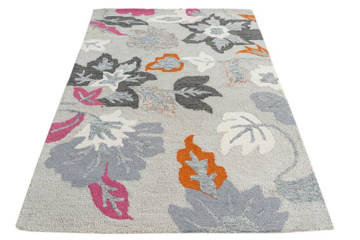 Detail image of 4' 1 x 6' Agra Rug
