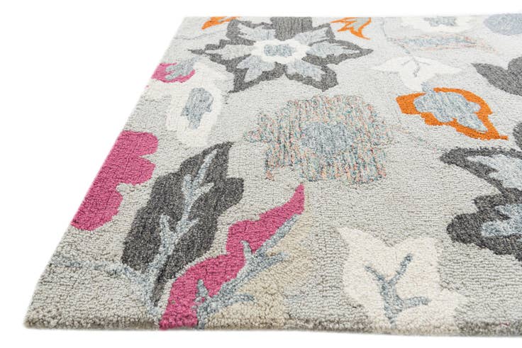 Detail image of 4' 1 x 6' Agra Rug