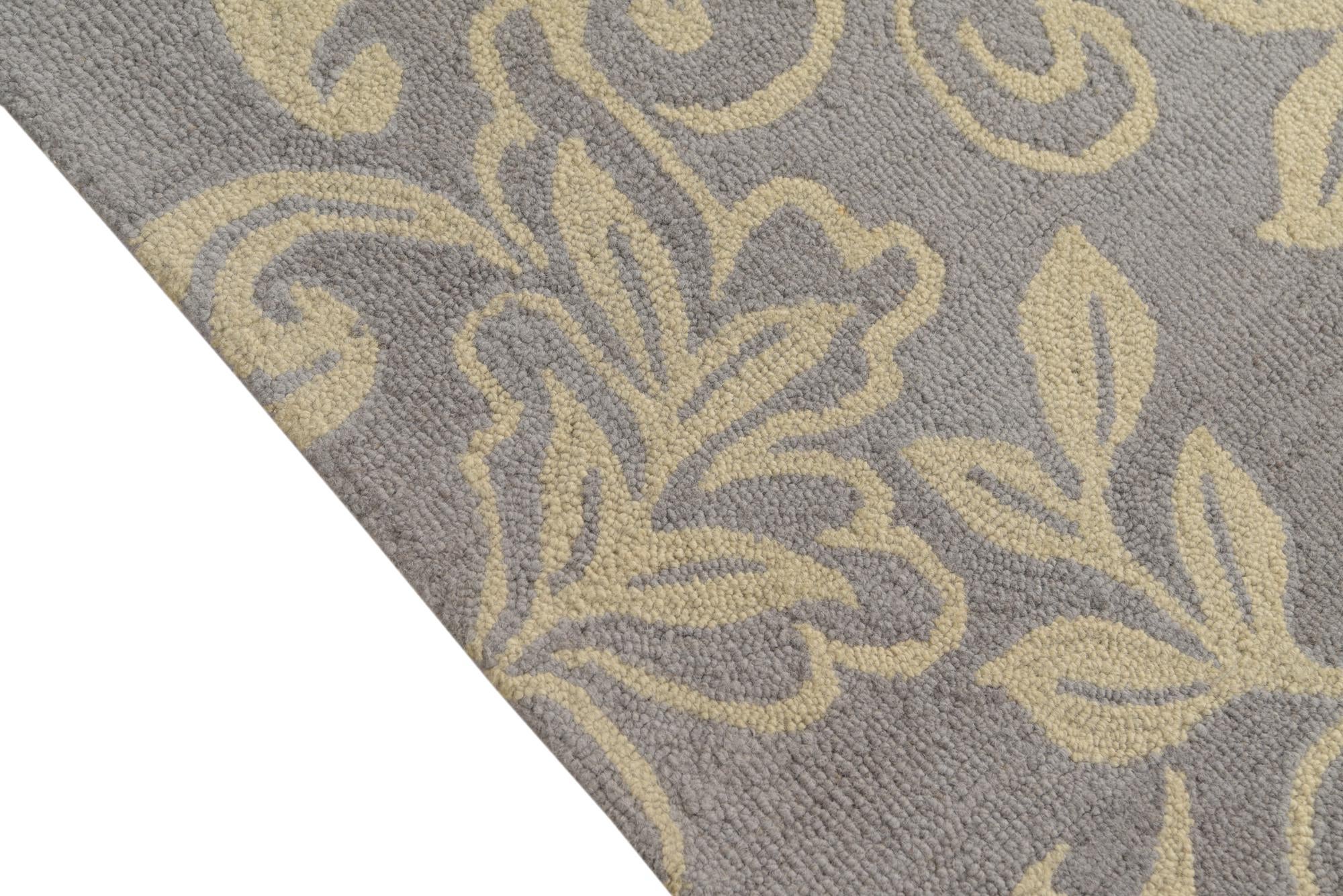 5' x 8' 1 Agra Wool Rug