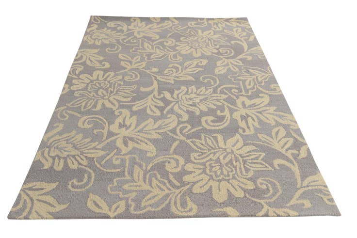 Detail image of 5' 1 x 8' 1 Agra Rug