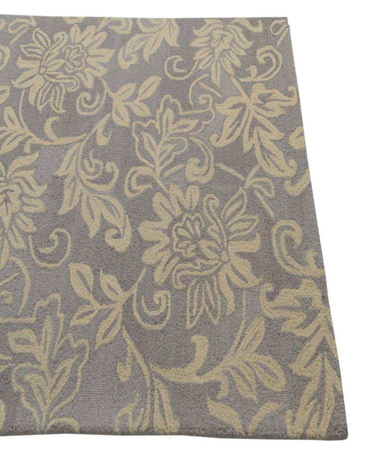 Detail image of 5' x 8' Agra Wool Rug