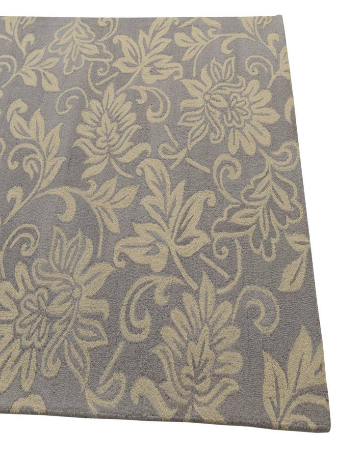 Detail image of 5' x 8' Agra Wool Rug