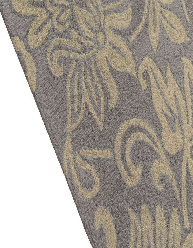 Detail image of 5' x 8' Agra Wool Rug