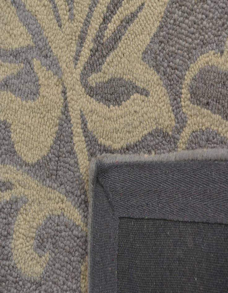 Detail image of 5' x 8' Agra Wool Rug