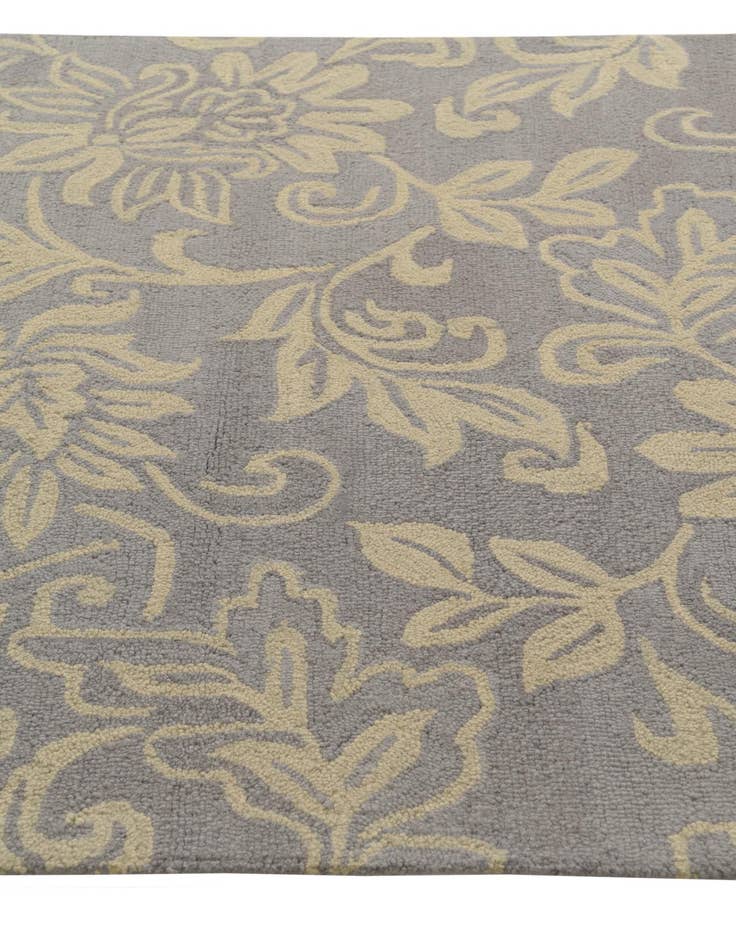Detail image of 5' x 8' Agra Wool Rug