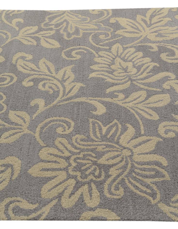 Detail image of 5' x 8' Agra Wool Rug