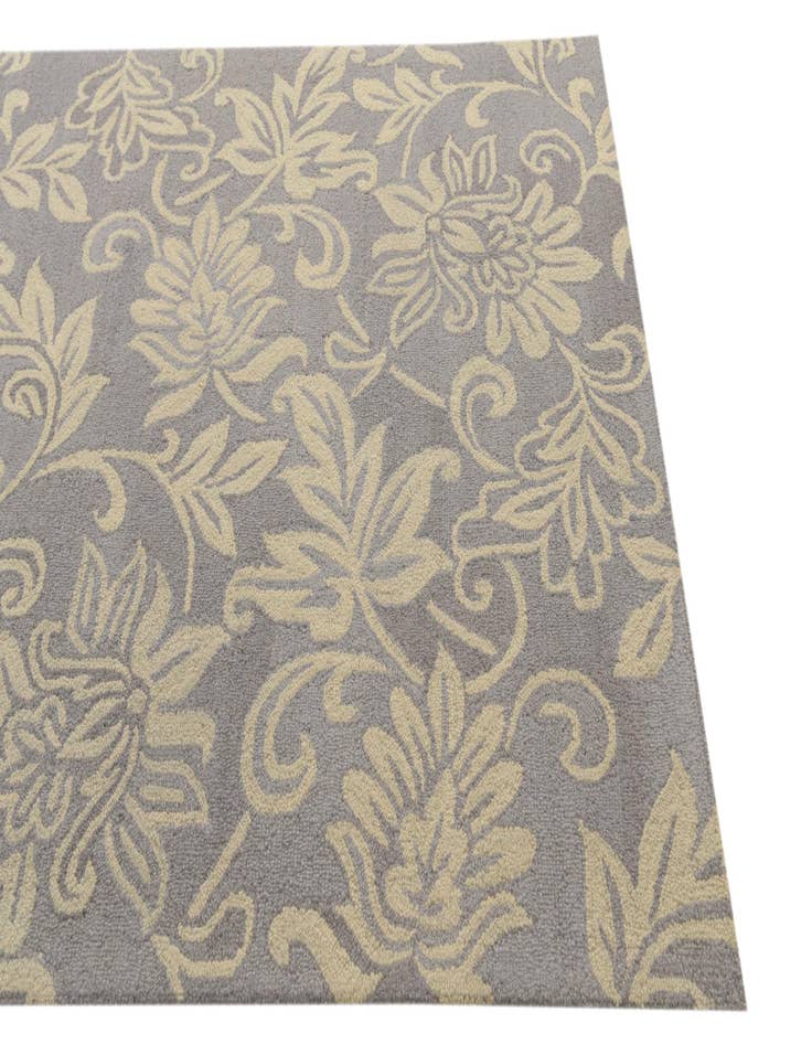 Detail image of 5' x 8' Agra Wool Rug
