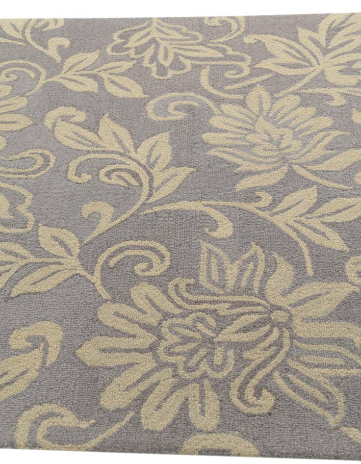Detail image of 5' x 8' Agra Wool Rug