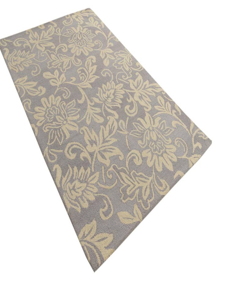 Detail image of 5' x 8' Agra Wool Rug
