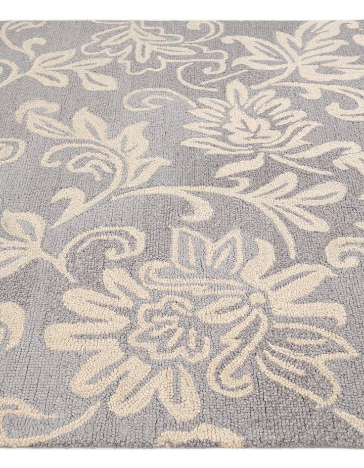 Detail image of 5' x 8' Agra Wool Rug