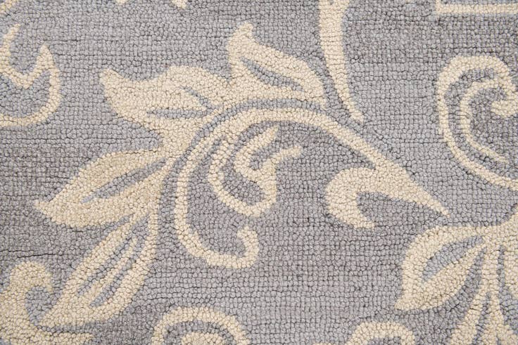 Detail image of 5' x 8' Agra Wool Rug