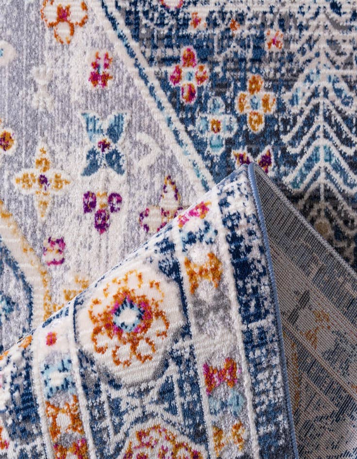 Detail image of 4' x 6' Budapest Rug