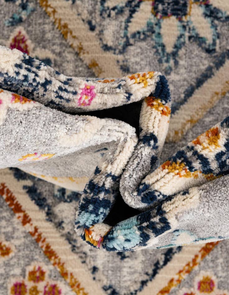 Detail image of 4' x 6' Budapest Rug