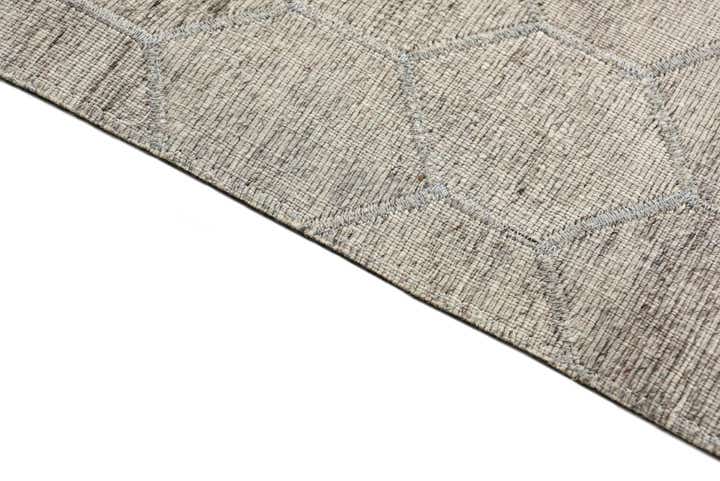 5' 1 x 8' Cowhide Rug