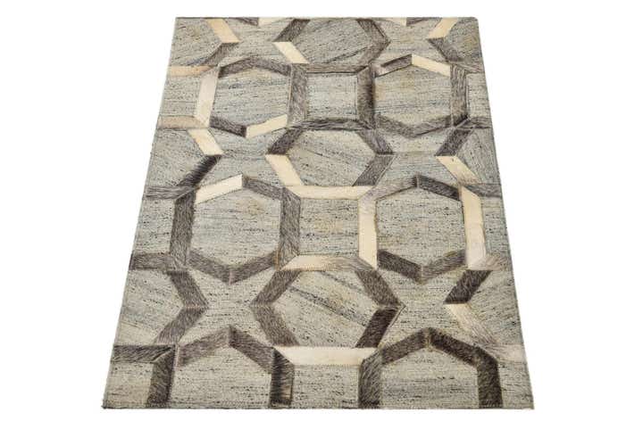 2' 1 x 3' 1 Cowhide Rug