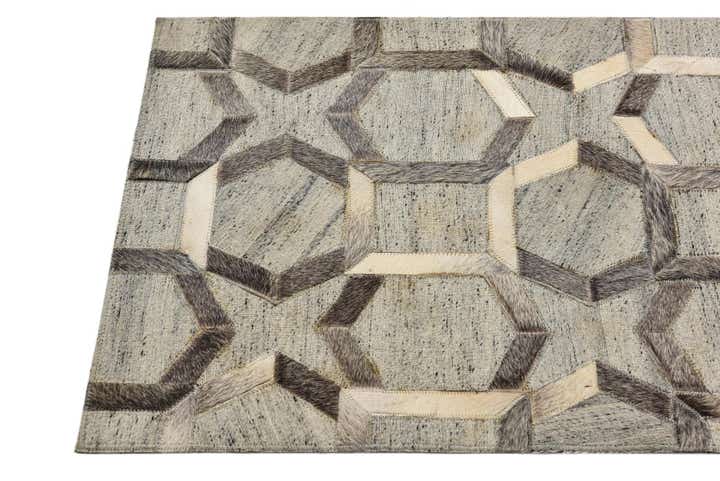 2' 1 x 3' 1 Cowhide Rug