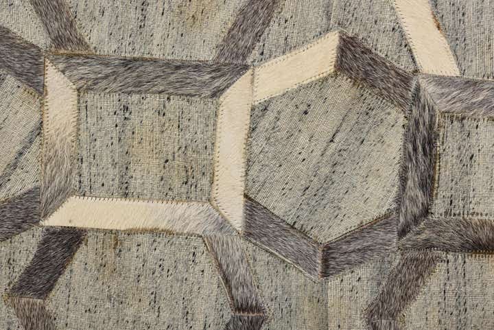 2' 1 x 3' 1 Cowhide Rug