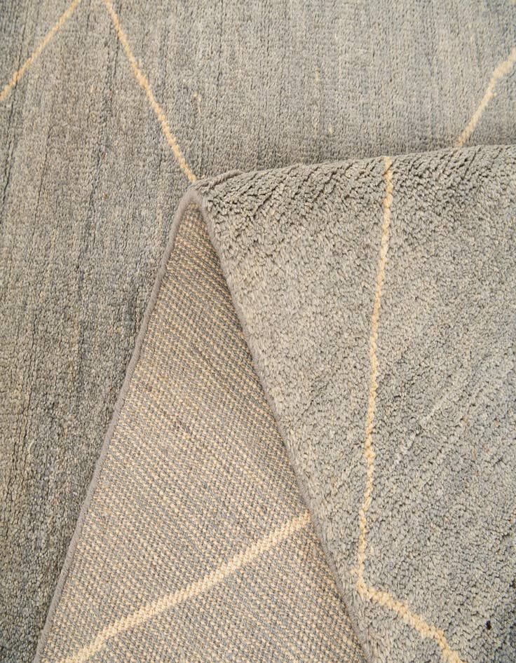 Detail image of 4' 7 x 6' 7  Hand Knotted Darya Wool Rug