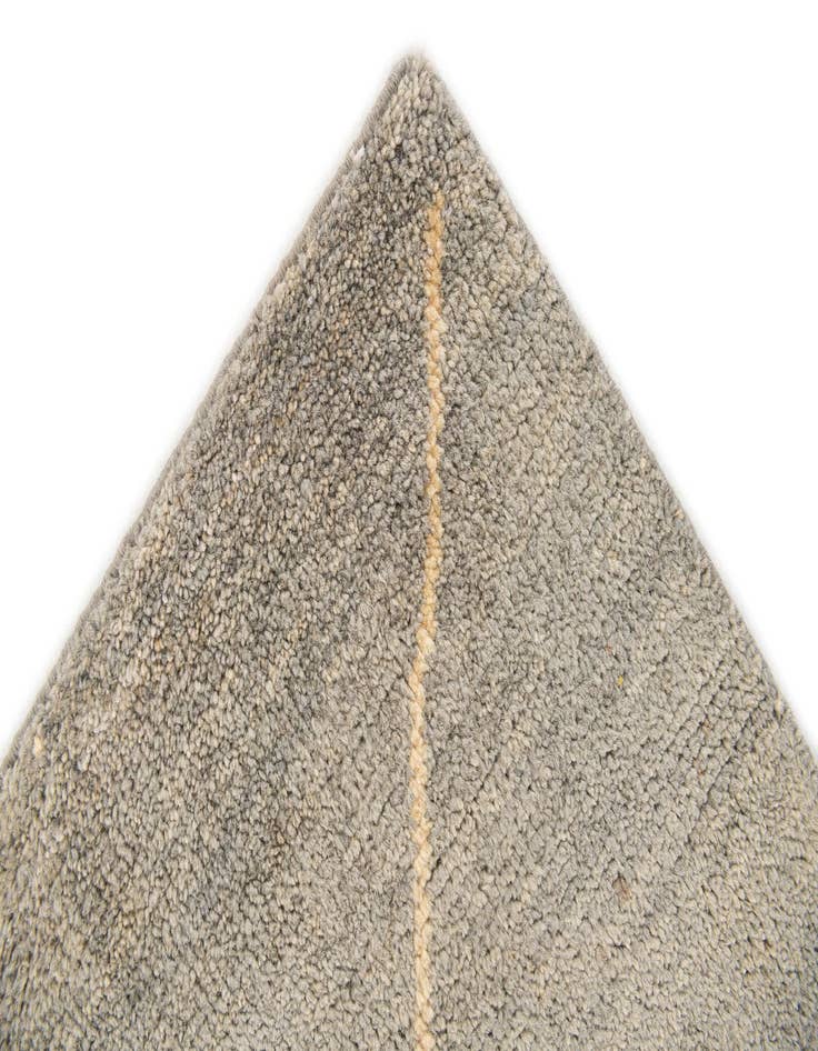 Detail image of 4' 7 x 6' 7  Hand Knotted Darya Wool Rug