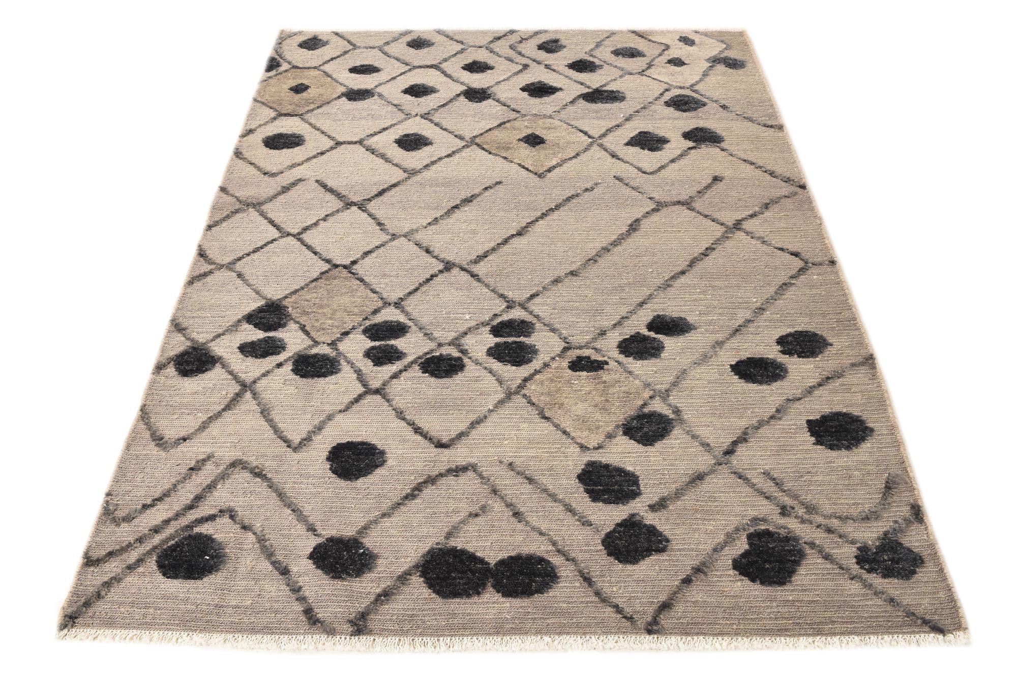 5' 1 x 6' 5 Hand Knotted Darya Wool Rug