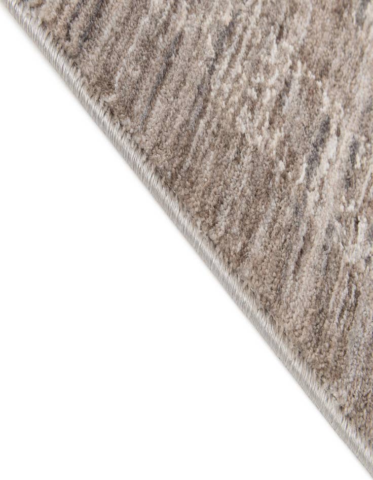 Detail image of 4' 10 x 7' 2 Empera Rug