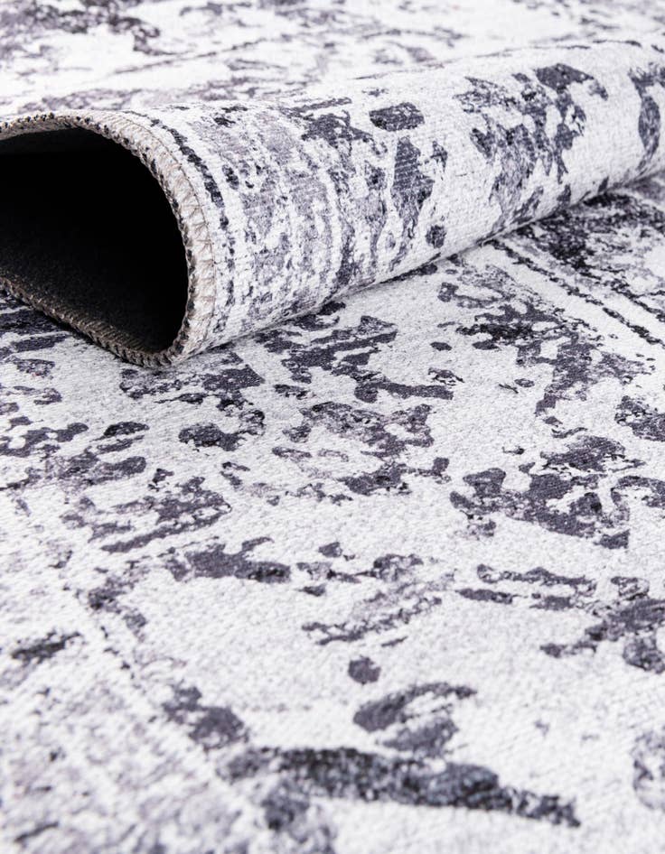 Detail image of 6' x 9' Washable Francesca Rug