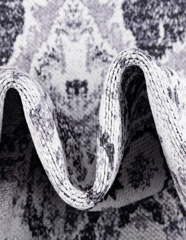 Detail image of 5' 3 x 8' Washable Francesca Rug