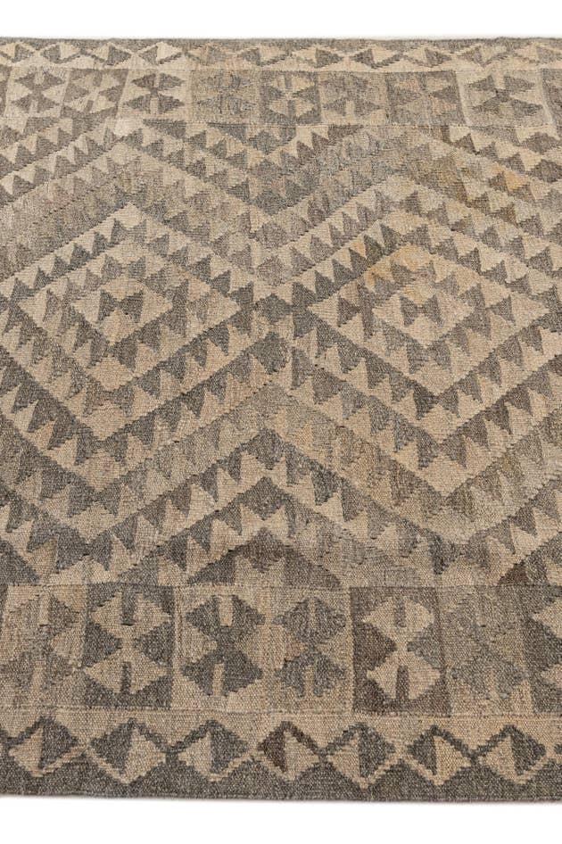 Detail image of 3' 11 x 6' 2 Hand Woven Kilim Maymana Wool Rug