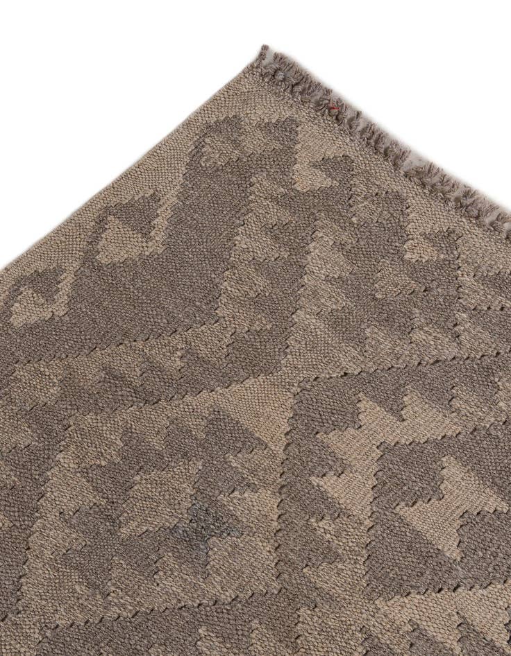 Detail image of 6' 9 x 10'  Hand Woven Kilim Maymana Wool Rug