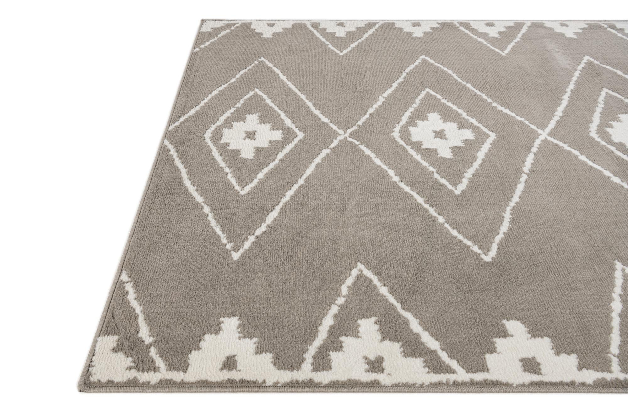5' 3 x 7' 8 Lattice Rug