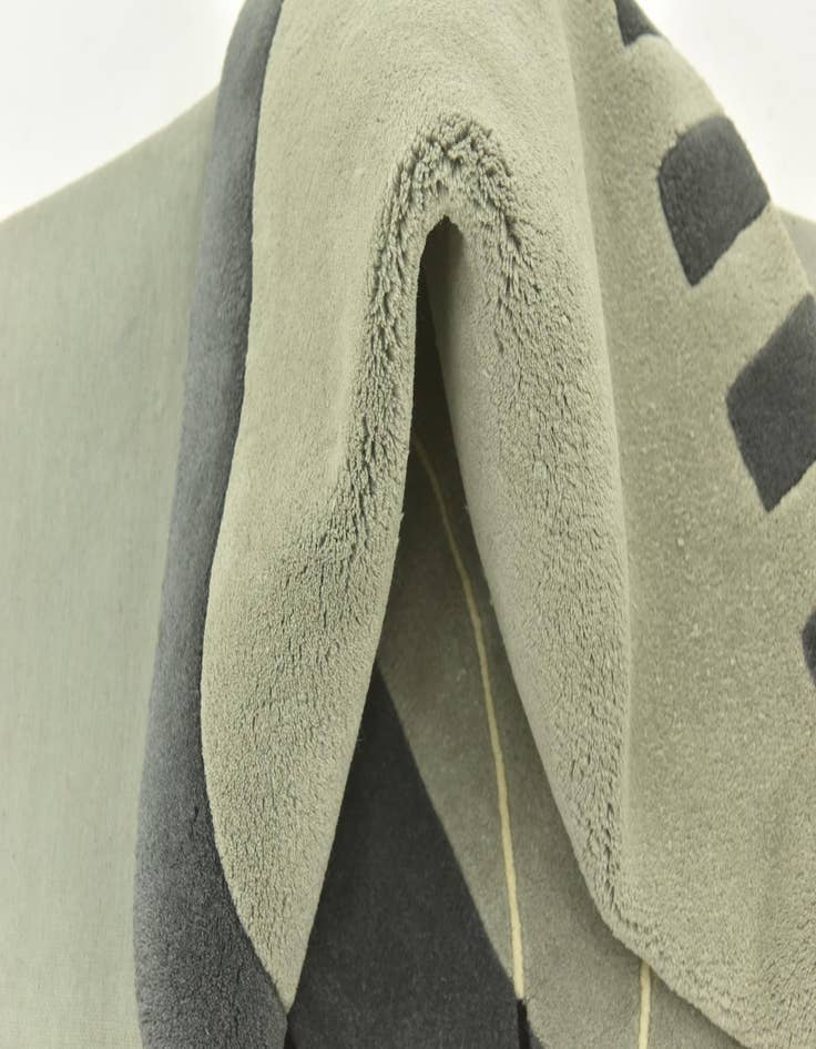 Detail image of 5' 6 x 7' 8 Luna Wool Rug