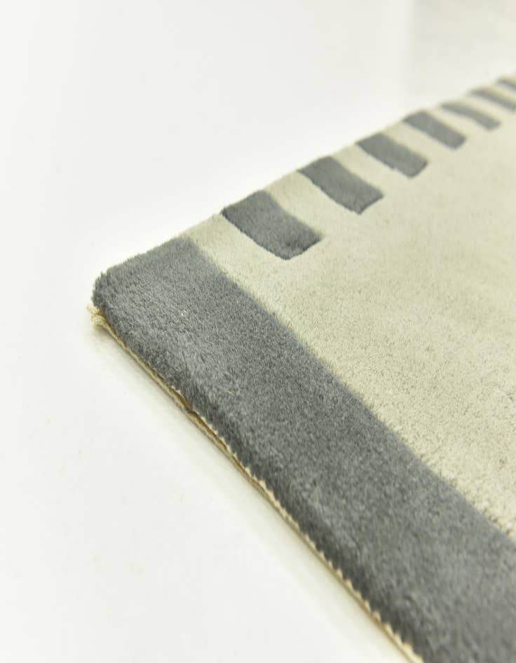 Detail image of 5' 6 x 7' 8 Luna Wool Rug