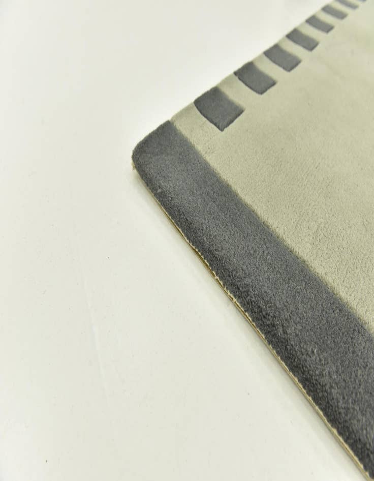 Detail image of 5' 7 x 7' 9 Luna Wool Rug