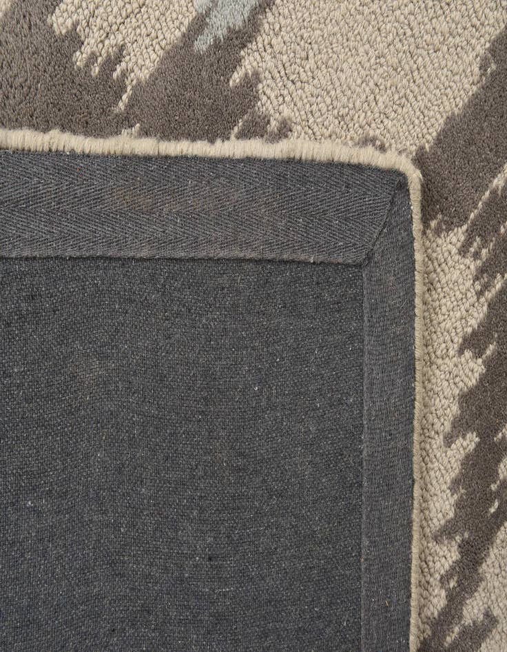 Detail image of 4' 10 x 7' 10 Luna Rug