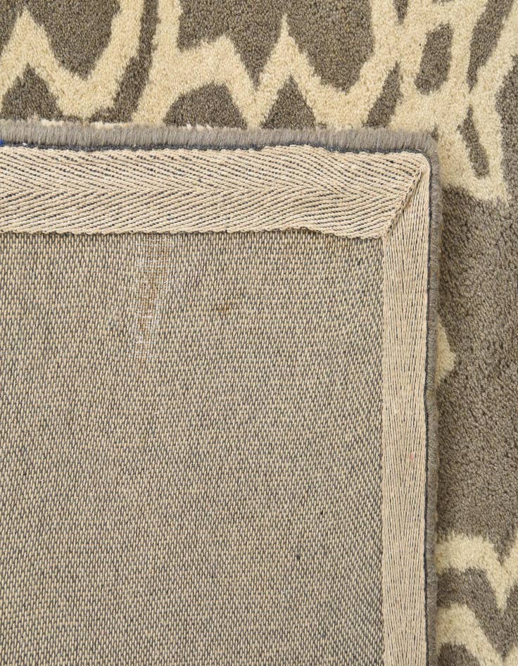 Detail image of 5' x 7' 10 Luna Wool Rug