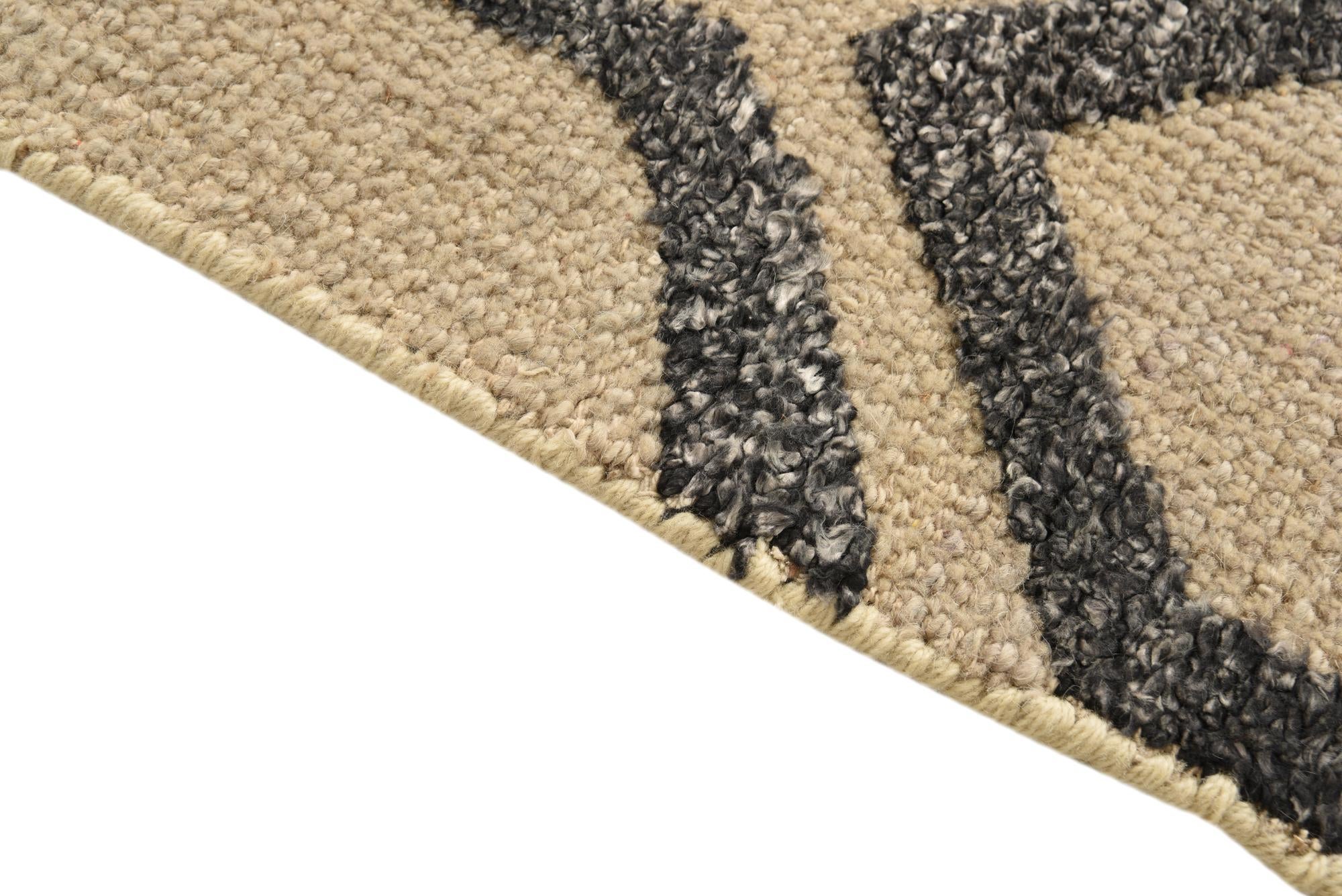 3' 8 x 5' 9 Hand Knotted Luna Rug