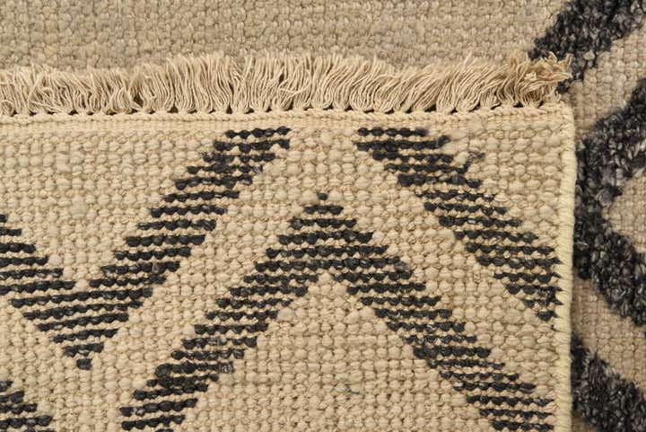 3' 8 x 5' 9 Hand Knotted Luna Rug